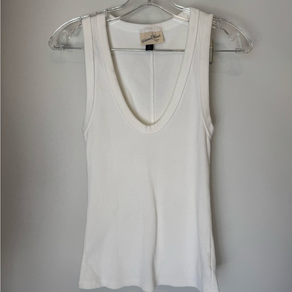 Universal Thread Ivory Ribbed Tank size M - Picture 2 of 4